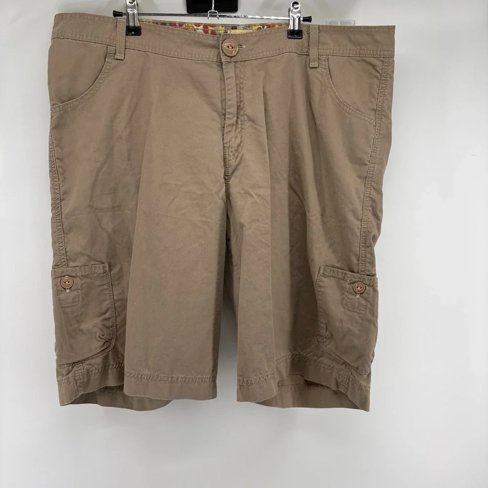 Levi Tab Women's Cargo Shorts Beige‎ Size 20 Large Buttons